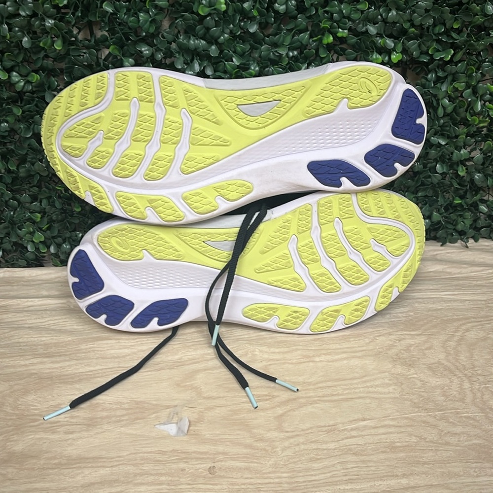 Asics Black and Yellow Athletic Shoes with Sleek Design - Picture 5 of 6